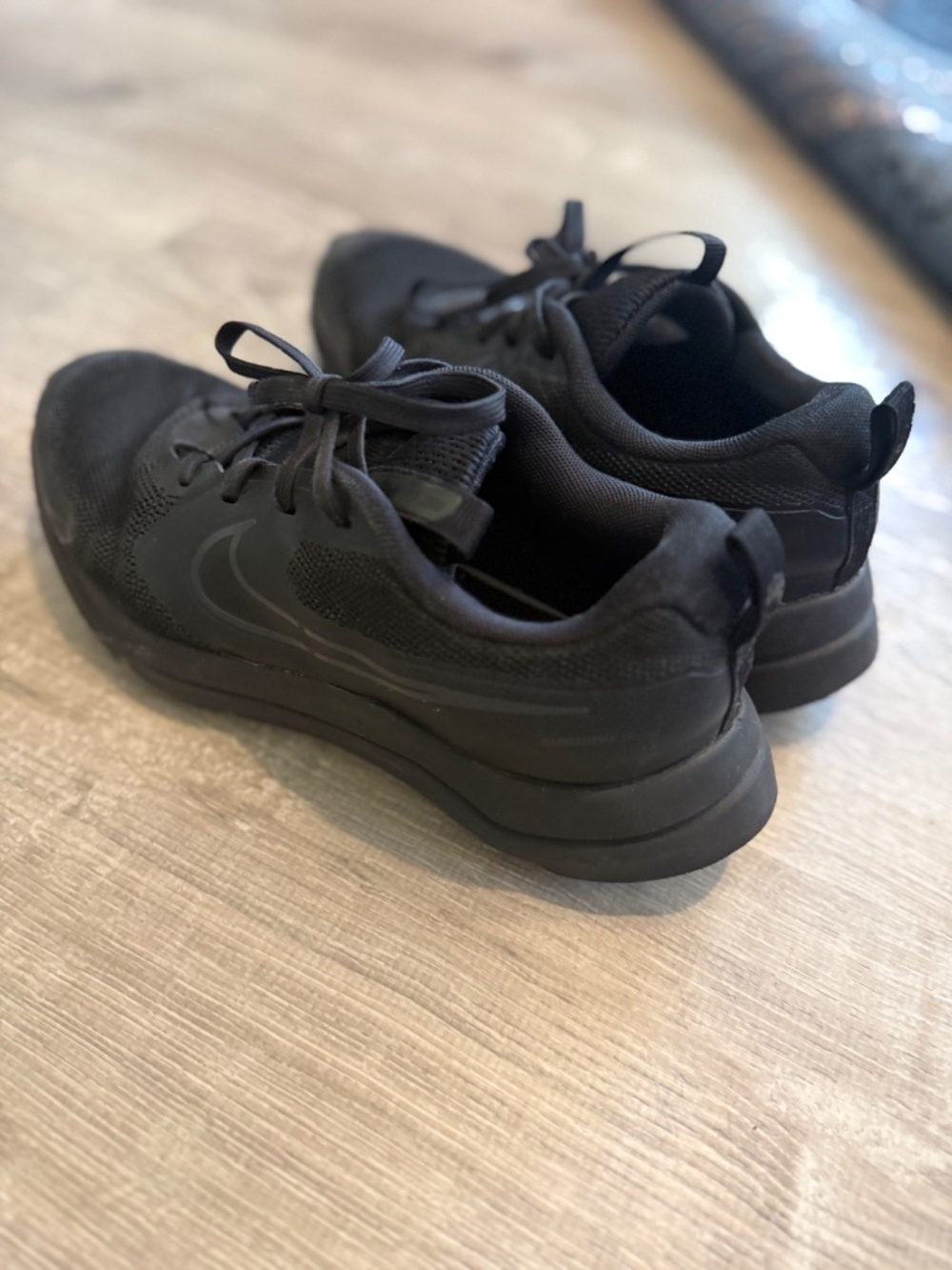Nike Cosmic Runner Big Kids Triple Black Running Sneakers | Size 5.5 - Picture 3 of 6